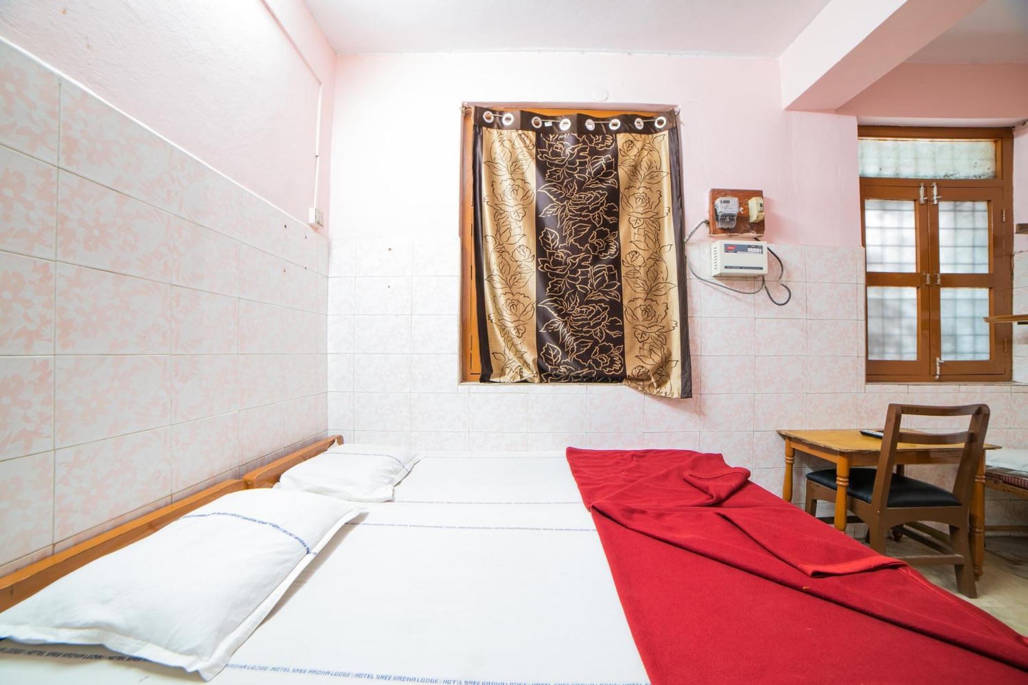 Hotel O Sree Radha Lodge Near Snow World Secundurabad Eksteriør billede